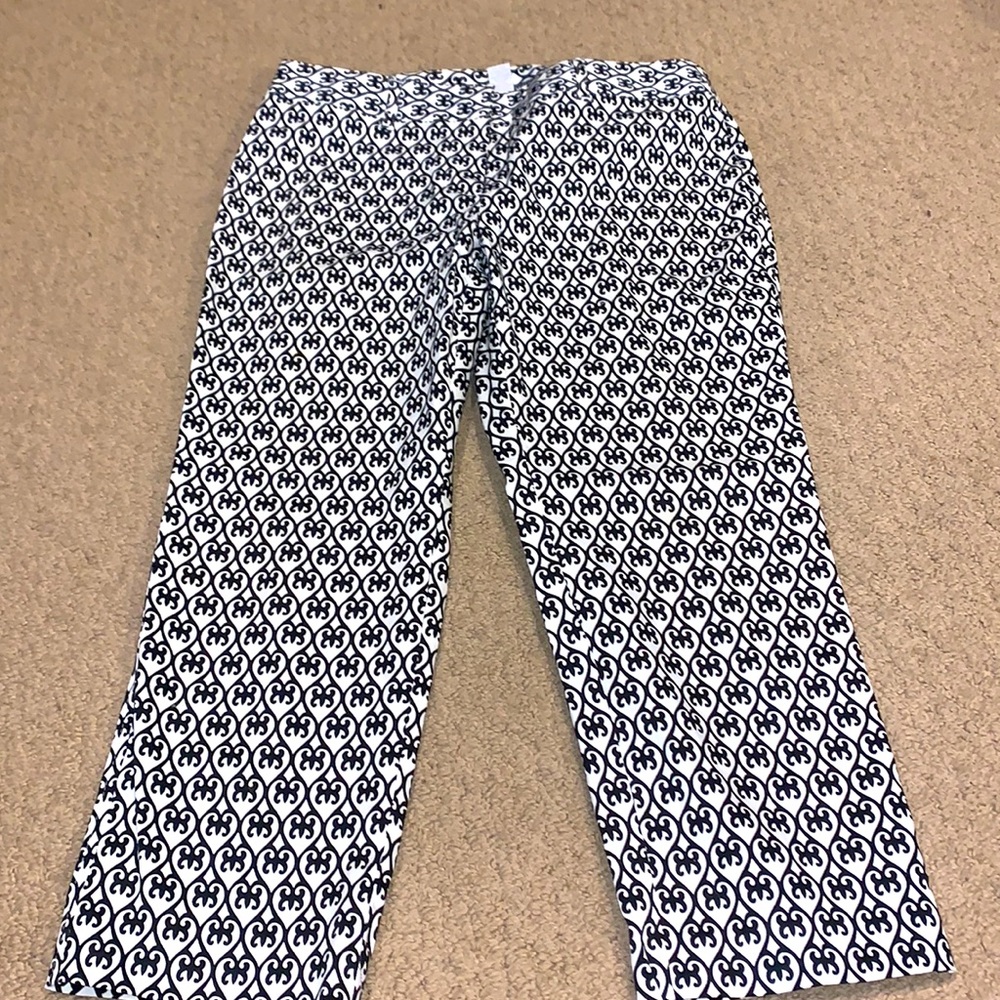 What is black and white pattern Capri pants